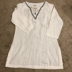 Malvin’s Linen shirt.